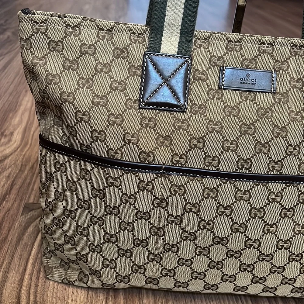 A32- 💯 % authentic Gucci shoulder bag - Picture 6 of 16